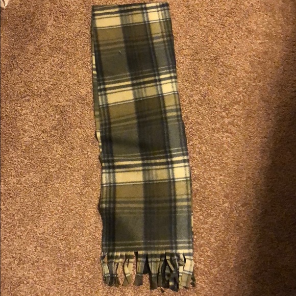 Accessories - NWOT Green Plaid Scarf